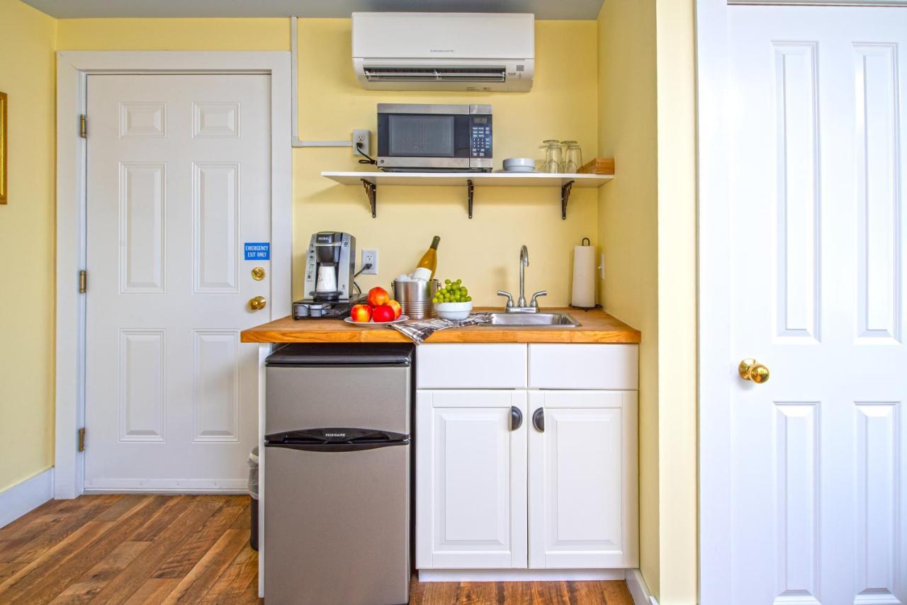 Admiral'S Landing (Adults Only) Bed and Breakfast Provincetown Exteriör bild